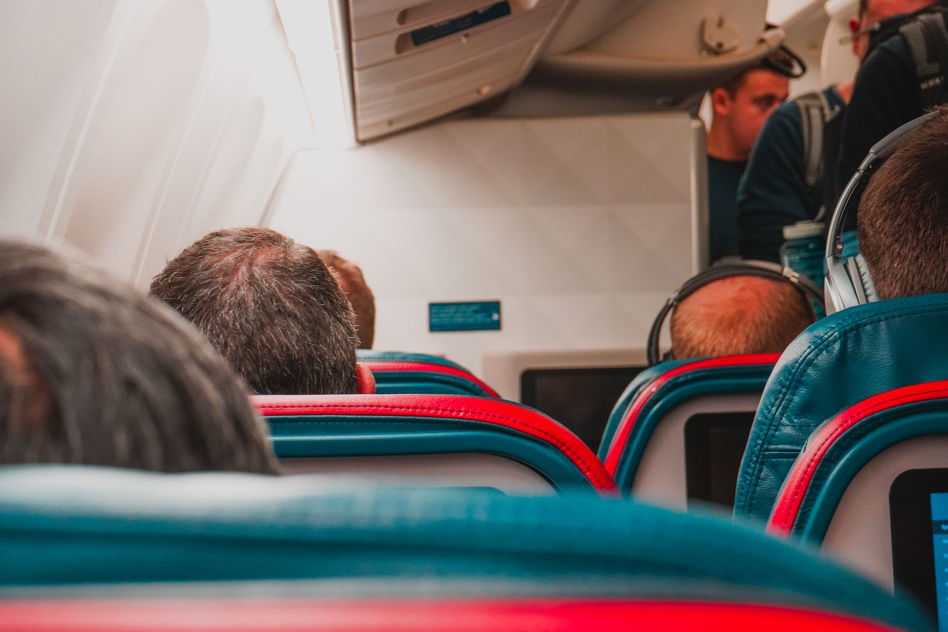 Wizz Air Handgepäck 2026: 40 × 30 × 20 gratis, Trolley nur mit WIZZ Priority